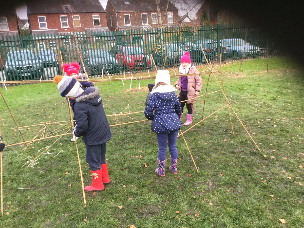 CHPTopaz's tweet photo. We've had a great afternoon Den Building...working in teams planning and creating some great dens!👏 https://t.co/YXFQhAxvNh