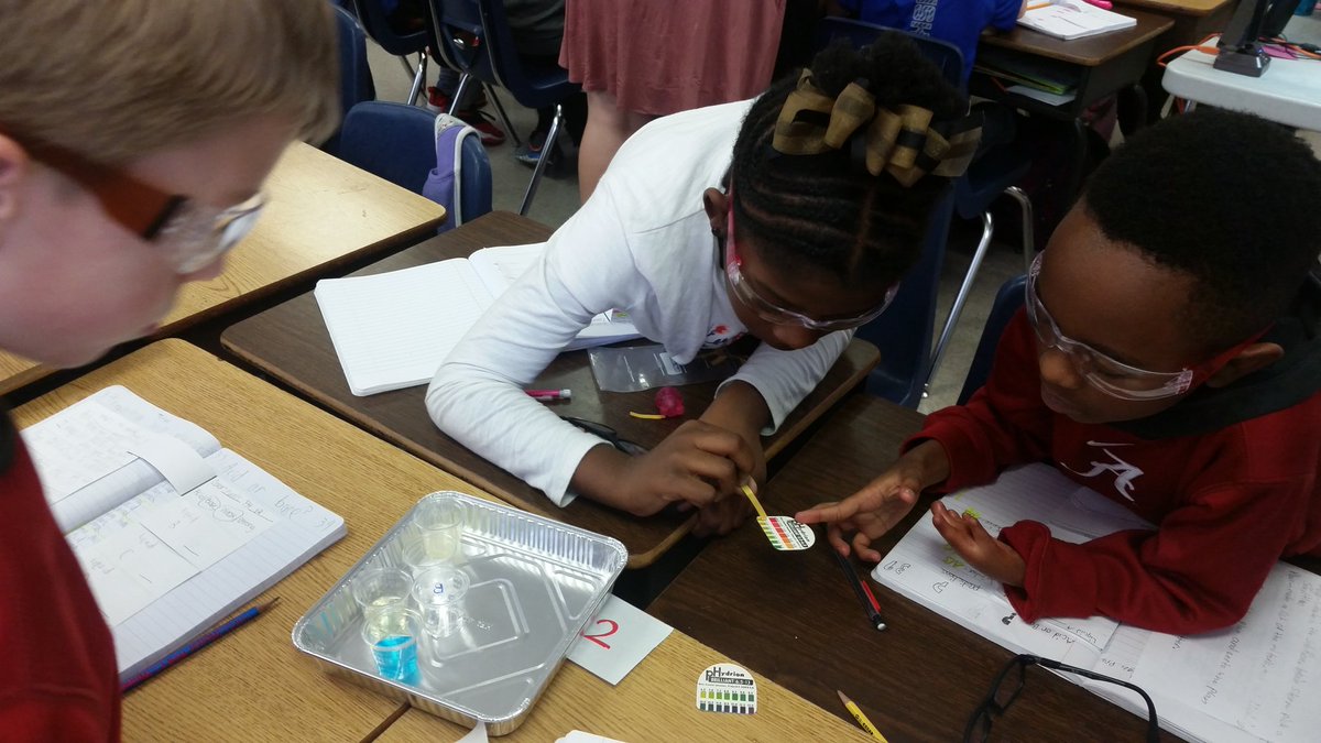 MsRichTeach's tweet photo. Acids and Bases with Ms. Trimble https://t.co/y5zCe9R4na