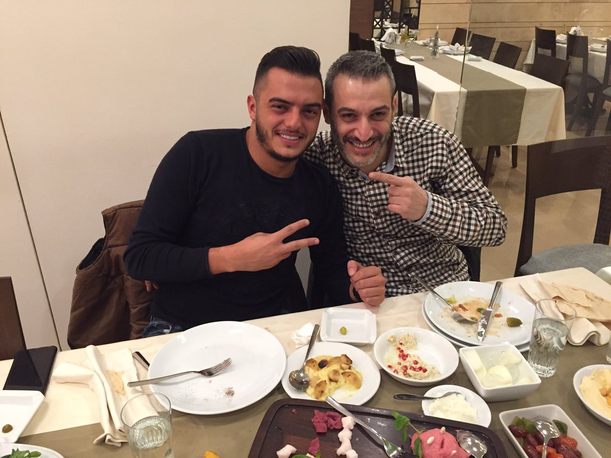 AhmadMadi's tweet photo. عشا ودردشة مع الغالي رافاييل جبور 😊 https://t.co/LMuyAZTzLS