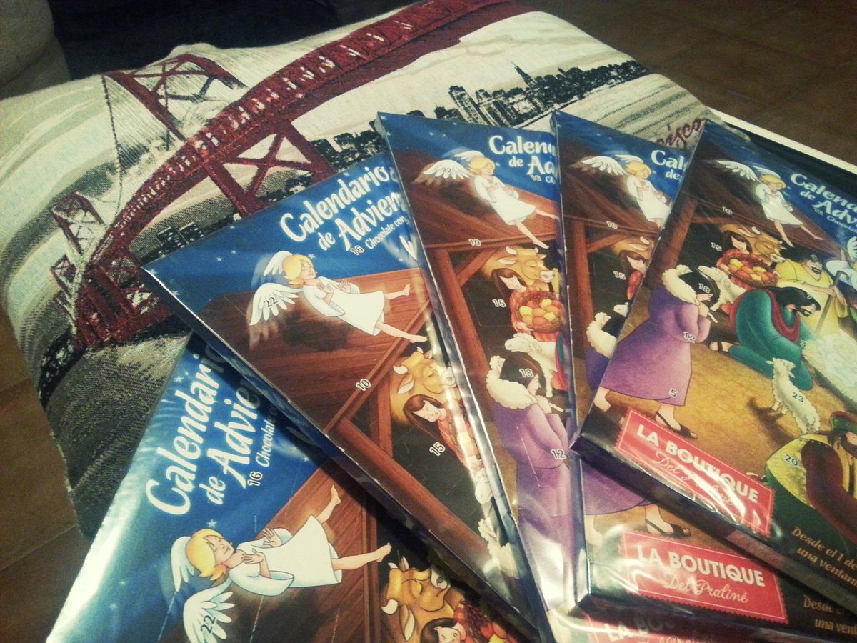 Aficionado a los Calendarios "cutre" de mala calidad, como si fueran películas de serie B 😂😂😂😂😂 Qué horrible son ajajjajjaajaj