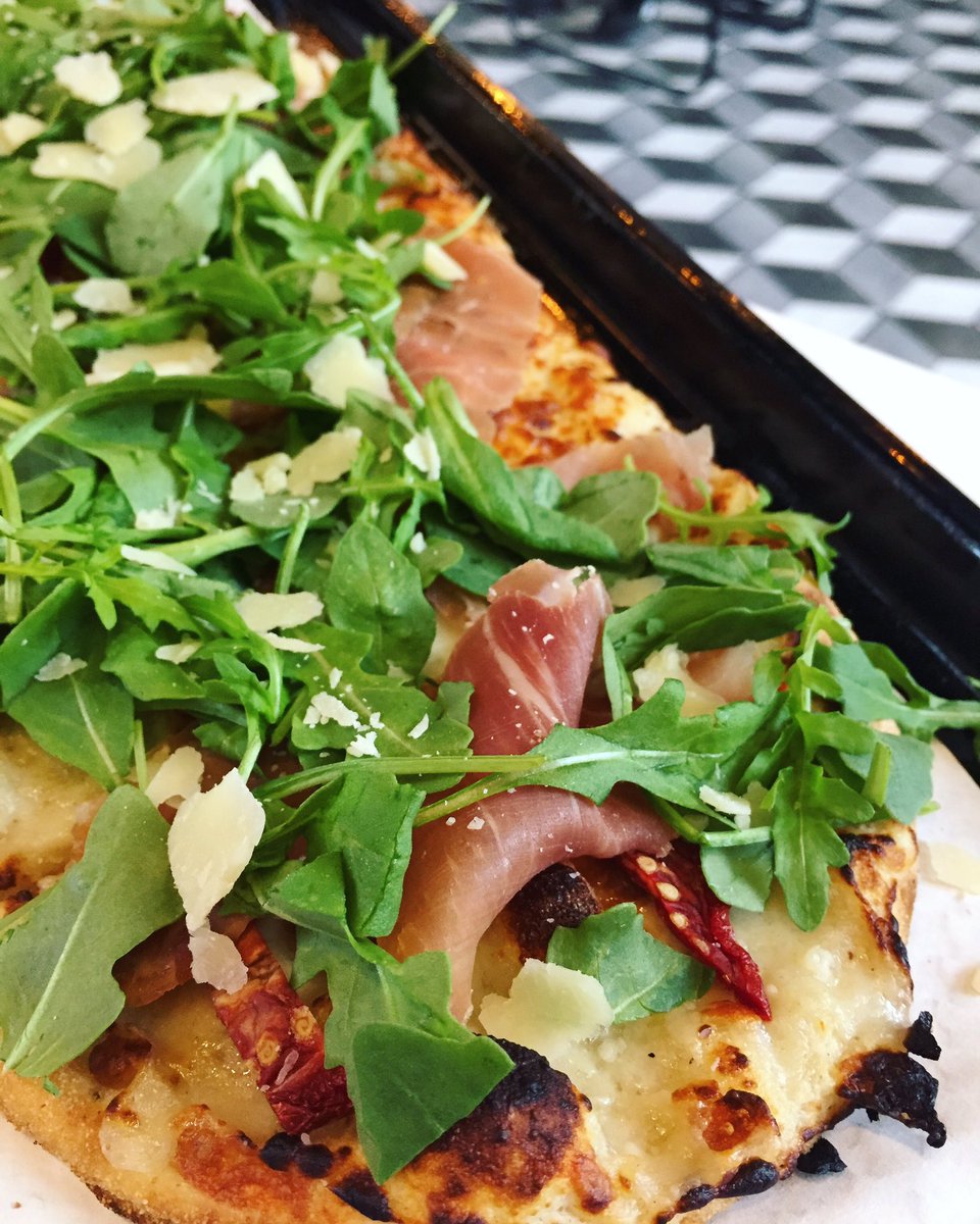 It's a ❤️PIZZA kind of day. Grateful for days off &amp; weekday lunch dates with G! #yegfood #yegdt <a href="/lovepizza_yeg/">LOVEPIZZA</a>