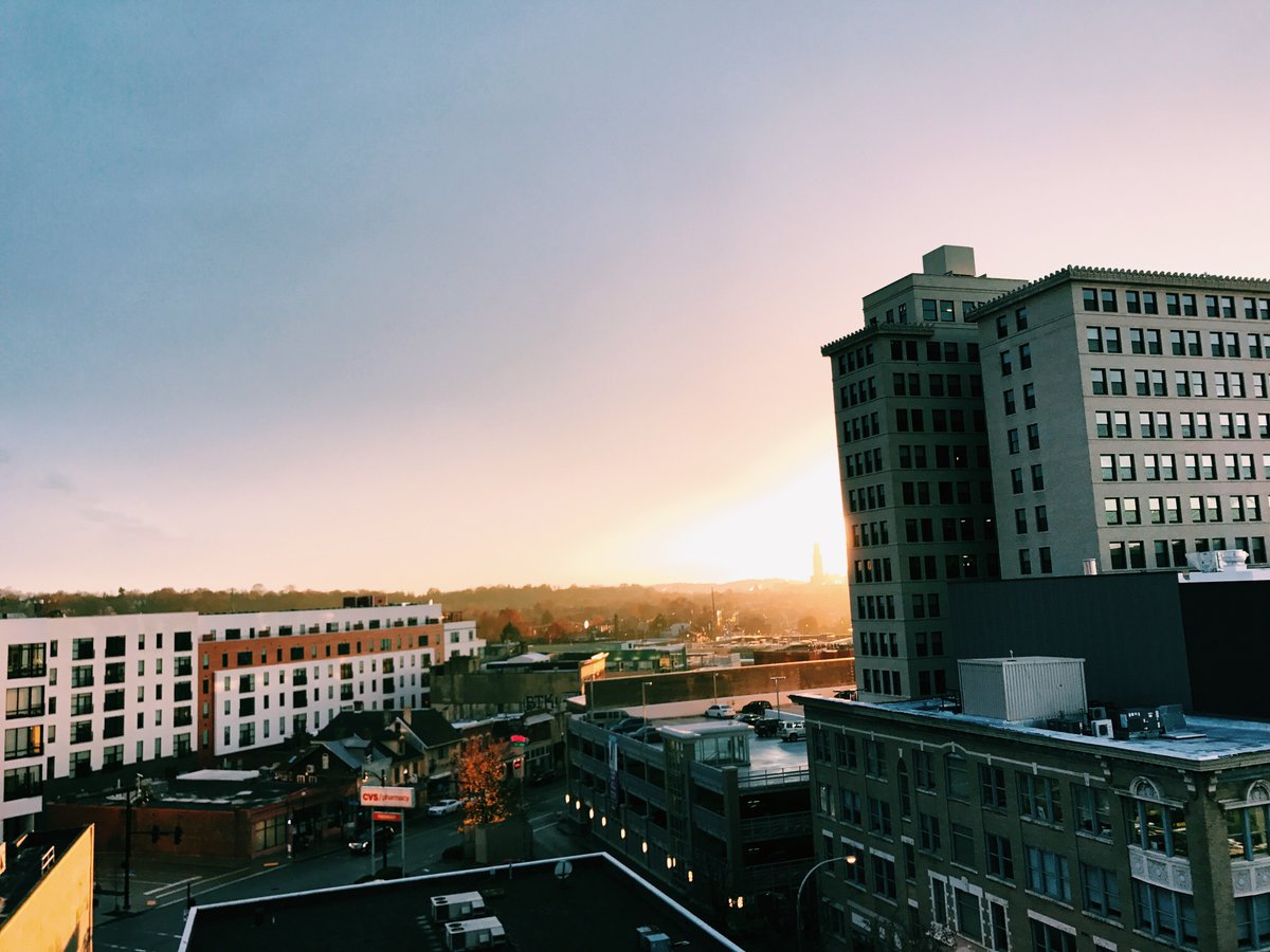 BessemerPGH's tweet photo. Lovely evening in Pittsburgh https://t.co/6pVtAFw93V