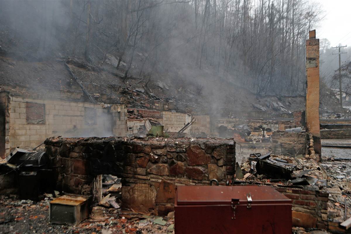 NBCNews's tweet photo. Seven deaths confirmed as Tennessee wildfires spread https://t.co/vrzle3yKwd https://t.co/DfAiN88AqY