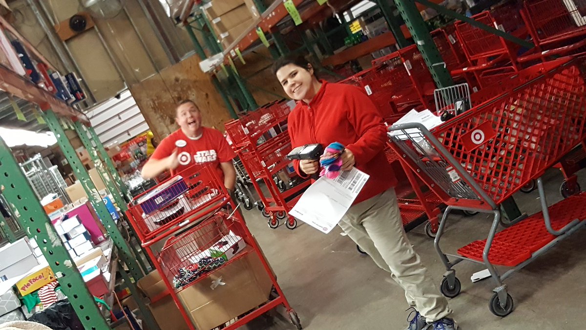 Maddog2898's tweet photo. Picked, packed and shipped! ✔️ SFS doesn't stop but either do we at T624 #AllHandsOnDeck #OneTeamOneDream #2Blessed2BeStressed https://t.co/A94blDXU9v