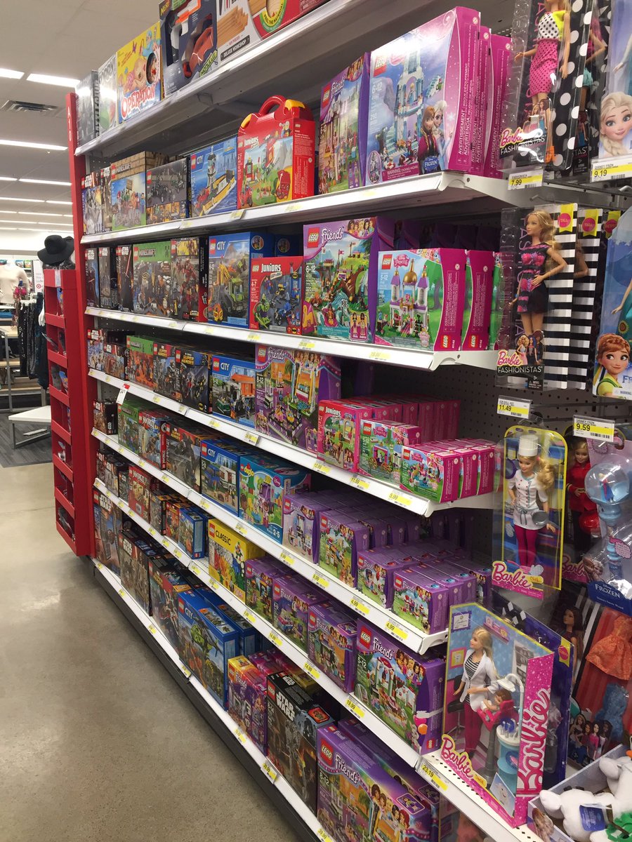 timmyjhunt's tweet photo. #FillOurHouse at #T3204 driving sales in food and toys!  #d126 #g199 https://t.co/vANeVApaS2
