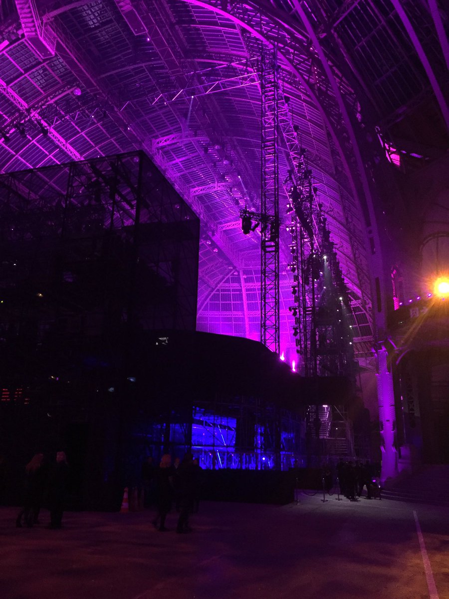 ParisMust_com's tweet photo. #VSFashionShow #VSFS2016 #grandpalais #VSFSParis16 #VictoriaSecretFashionShow https://t.co/KM2p2puANU