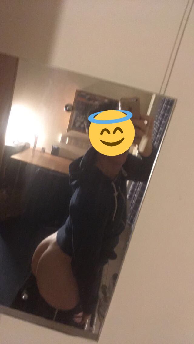 dombottom's tweet photo. Quick snap before getting into bed and playing with myself 👀 https://t.co/MHhLj1JAJp