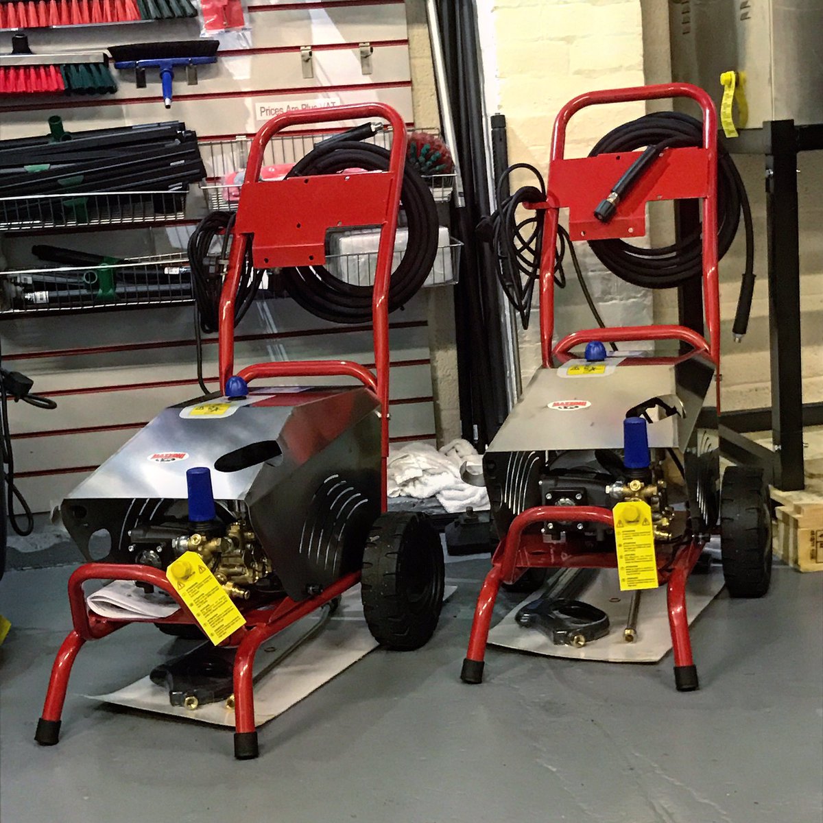 a1_pw's tweet image. Mazzoni cold water pressure washer with 110 bar pressure bites through dirt.  Now with 25lt of… instagram.com/p/BNc1GqbDQWR/