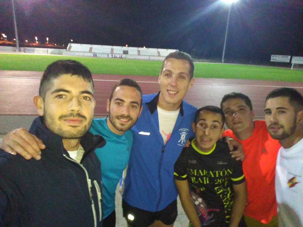 alfzh88's tweet photo. Otro día más en la pista. Esta vez algo más tranquilo con 2x1500+1000 todo al mismo ritmo 3'30". Cuando volvamos habrá más rock&amp;roll https://t.co/oojywymca6