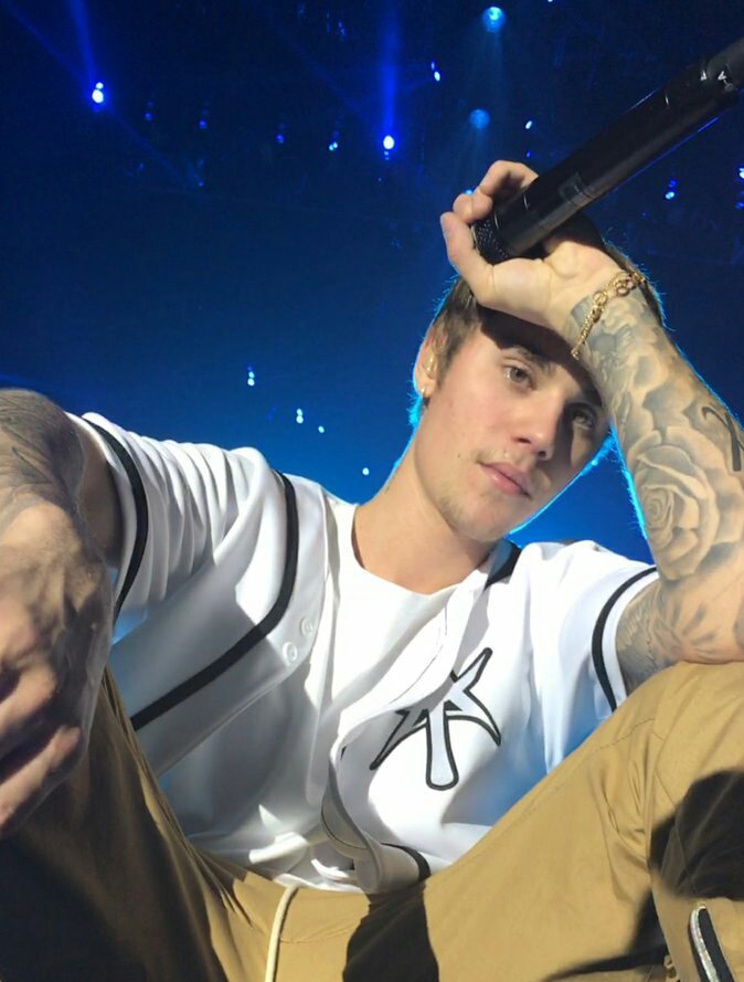 justinosaur's tweet photo. #7YearsOfOneLessLonelyGirl #7YearsOfOLLG
My reaction was like: how https://t.co/J3xLDstOhv