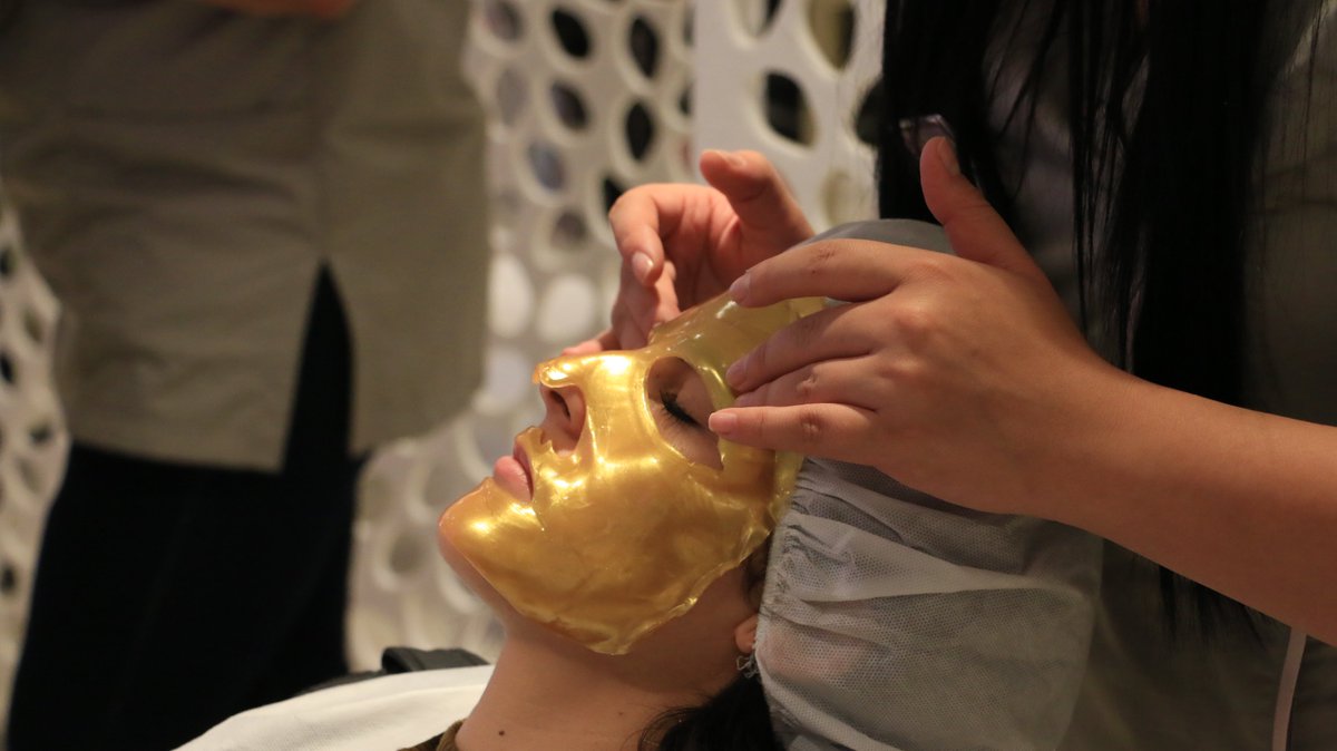 liverpoolmexico's tweet image. Estamos listos para inaugurar #BeautyExperience, ¡nuestras invitadas especiales cortarán el listón!