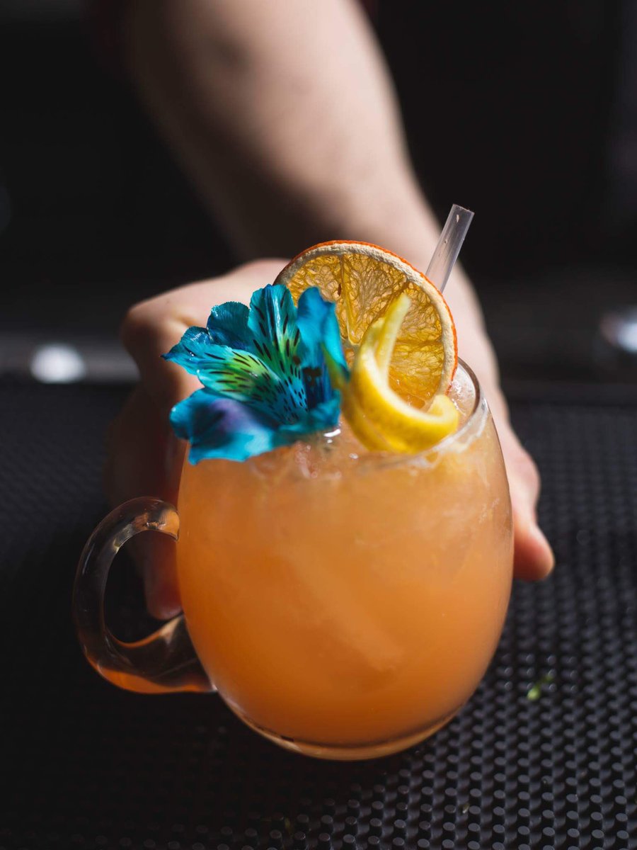 Todo listo con un ciruelo en mano ✨🍸