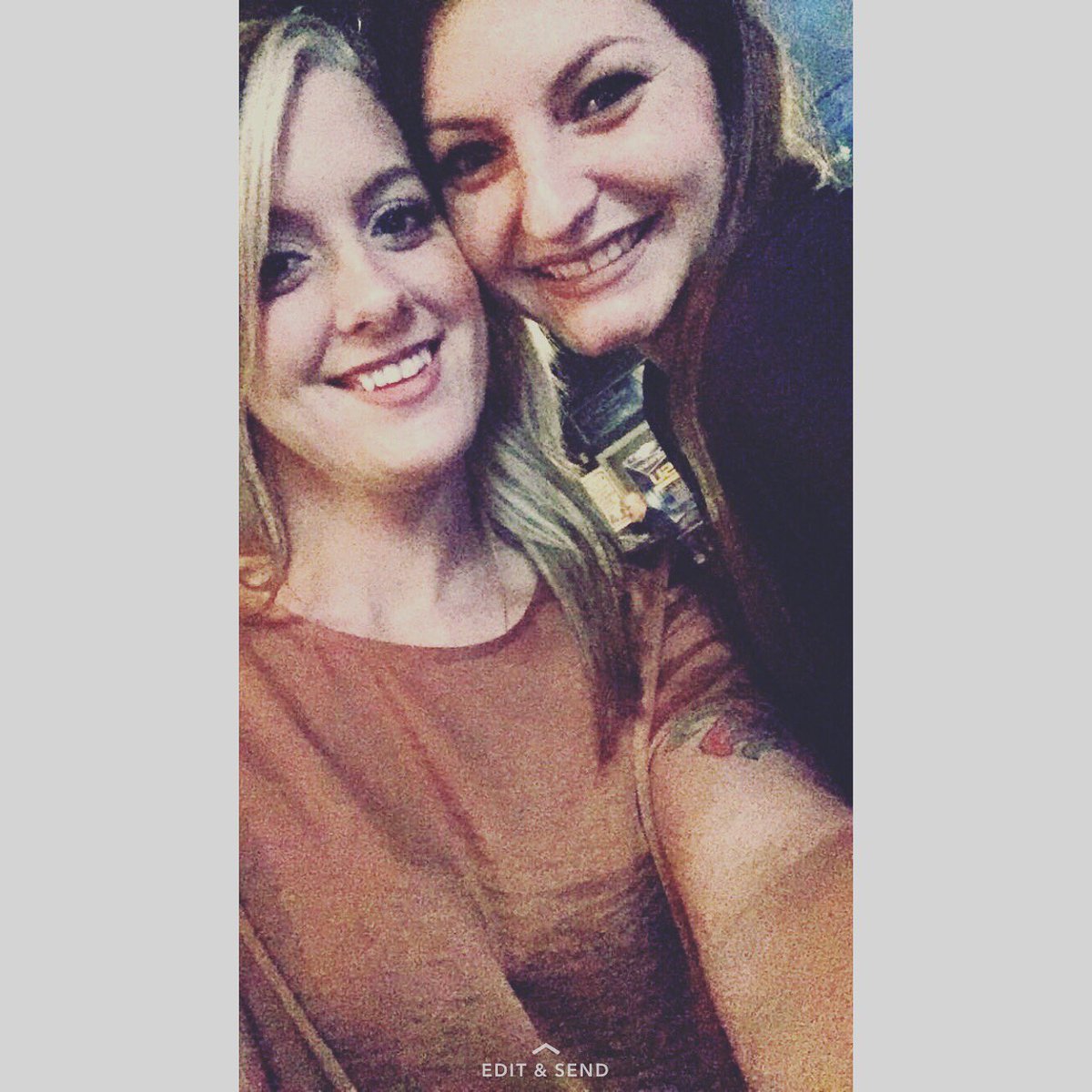 SchickCarolynn's tweet photo. My girl💋 https://t.co/lcDz8sC2zp