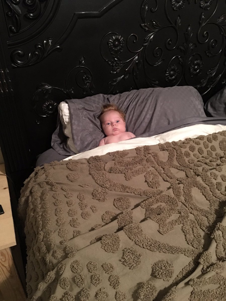 HannahLaw12's tweet photo. When you going to bed at 1am and got to be up at 6am https://t.co/r8KJD1xVJ1