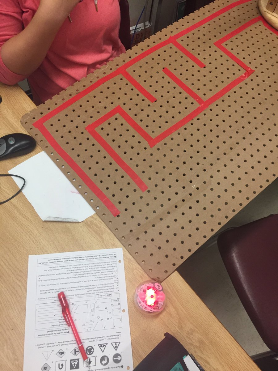 MsBritneyBailey's tweet photo. In @dtangred class learning how students are using French directions and #Sphero @SpheroEdu https://t.co/O2vlvYBlRP