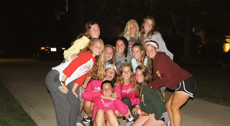 simms_lila's tweet photo. happy birthday clare!!! ilysm girl and hope you had the best day carpool budπβ½οΈπ€π€#squad16 #sedohc https://t.co/JAlJbdzpGp