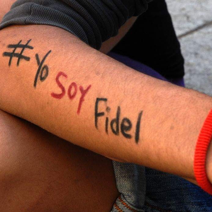 betam78's tweet photo. Esta será la máxima desde ahora para los revolucionarios cubanos #HastaSiempreComandante https://t.co/zabuc9SAFA