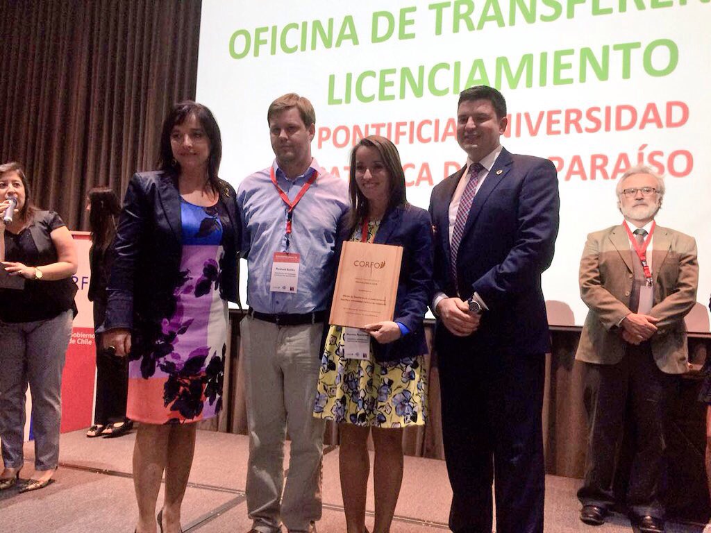 Corfo's tweet image. #PremiosTT desempeño en Transferencia Tecnológica para @UANDES_Innova @VID_UChile  Dirección TT Universidad Católica y @OtlPucv