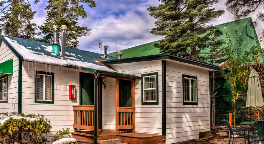 Docs_Cottages's tweet photo. #Laketahoe #tahoe Come Visit Us! Lake Tahoe's Cozy Cottages! Close to Casinos, Heavenly, Shops &amp; Restaurants https://t.co/XCUBLCbb1F https://t.co/hDyvjpFVx8