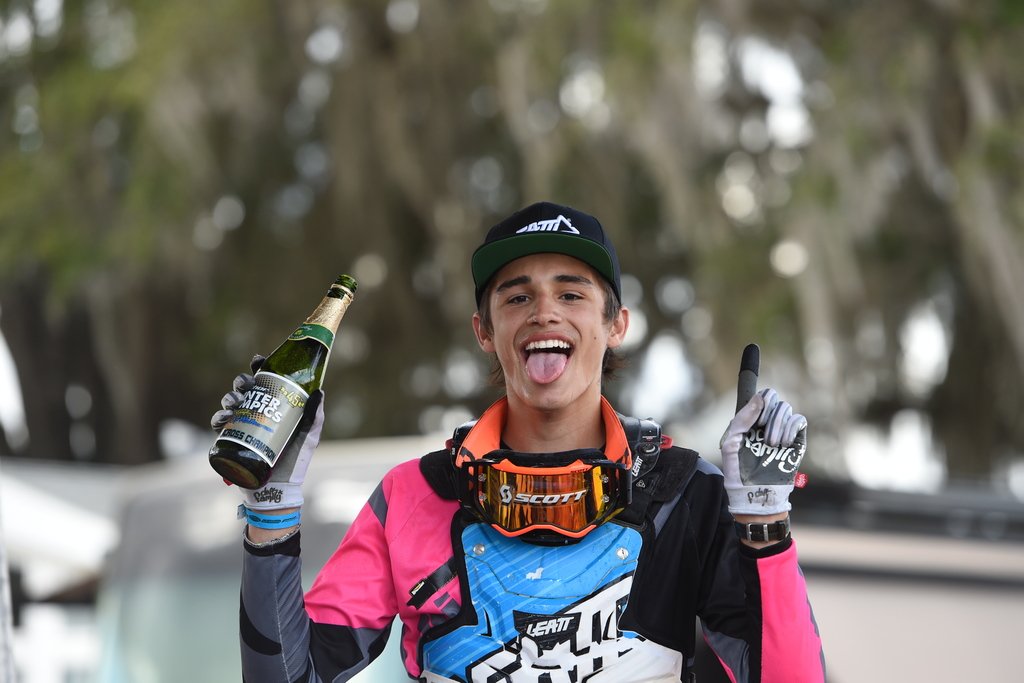 YamahaMotorUSA's tweet photo. 2016 Winter Olympics 250 C & 450 C SX Champion Antonio Calvano #Yamaha #YZ #bLUcRU #2016MiniOs #Champion @rosevilleyamaha https://t.co/SQab73kp9b