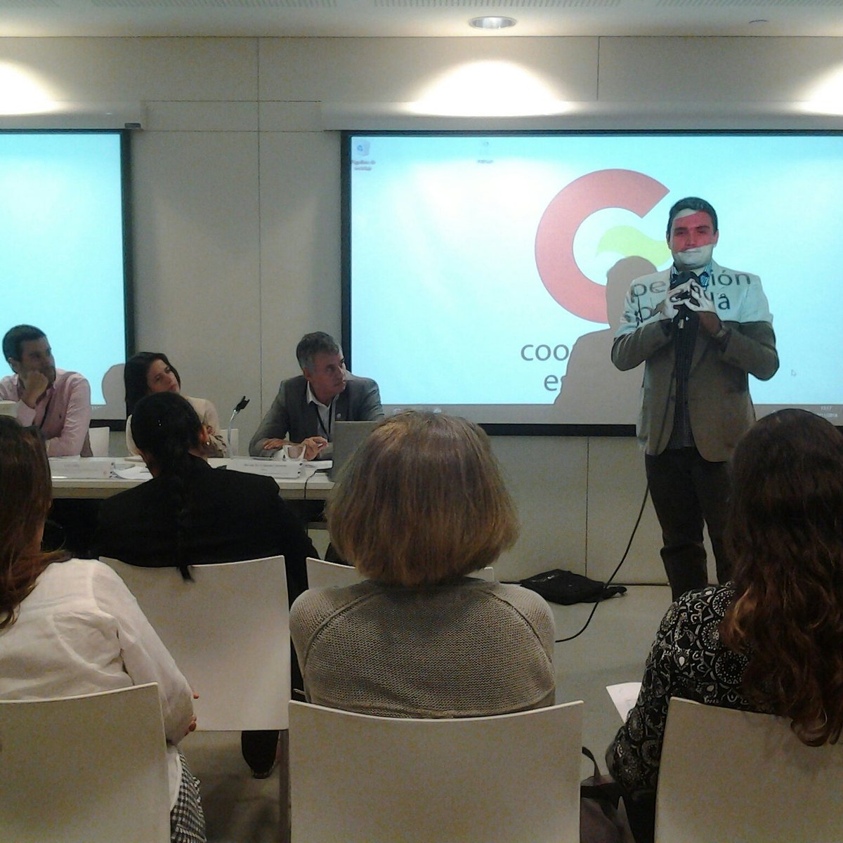 sauleliaslopez's tweet photo. En el VI Encuentro de @oda_alc hablando de la dependencia alimentaria, la imposibilidad del acceso y falta de garantía del derecho en Vzla https://t.co/7qurclfVQX