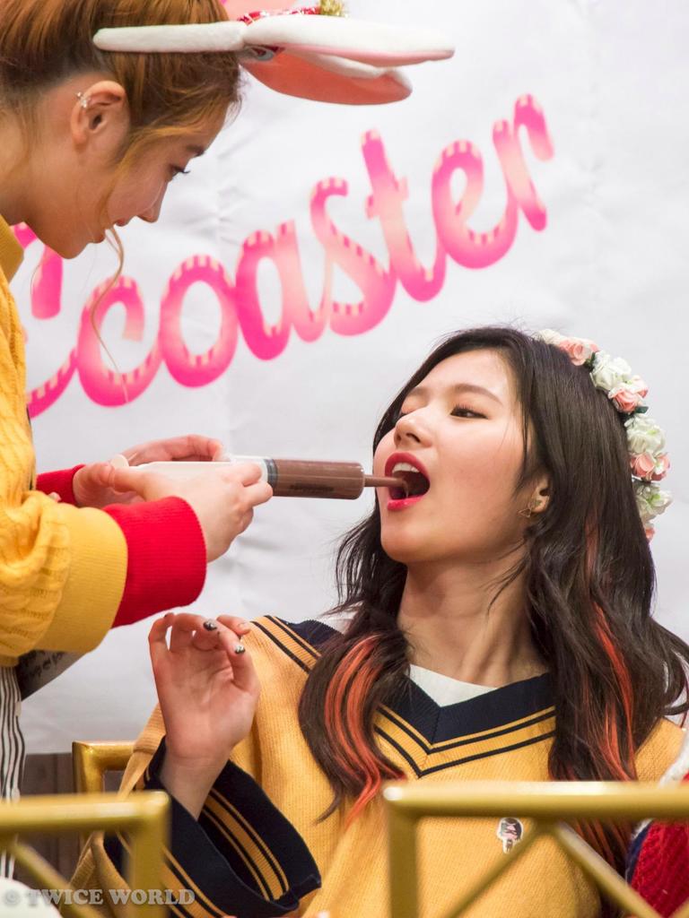 Lahiox~ on X: Dahyun feeding Sana via rkpopfap t.coWjdChcUm1b  t.cohALaEkA8x8  X