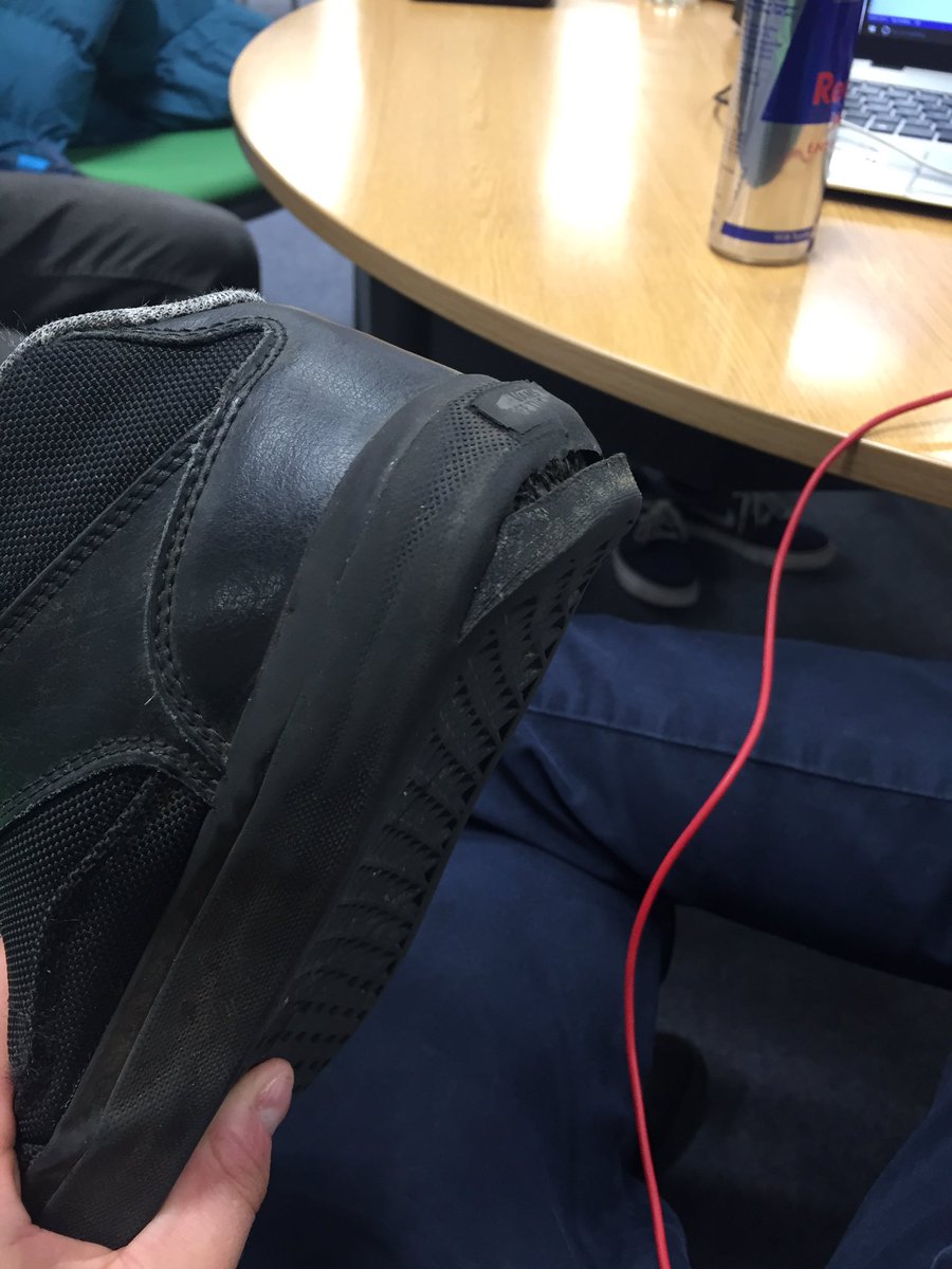 JackGompels's tweet photo. @VANS_66 had these 2 months... something wrong with your glue?   Shame as I love them #vans https://t.co/zZCxyMnJiY