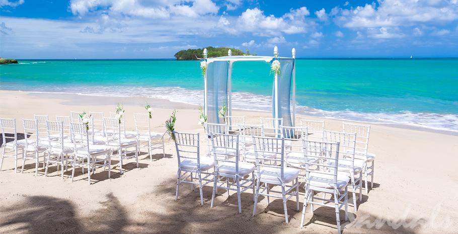 Instead of a #DestinationWedding why not have a #WeddingMoon? #SandalsHalcyonBeach #WeddingWednesday #BHTravel