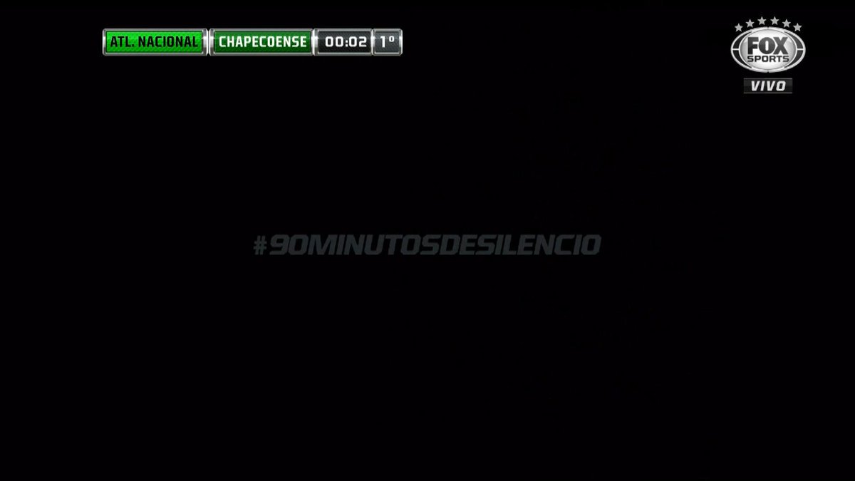 ABCDeportes's tweet photo. Para Fox Sports Brasil comenzó el partido: 90 minutos de silencio #Chapecoense https://t.co/A8s2oi0tg6