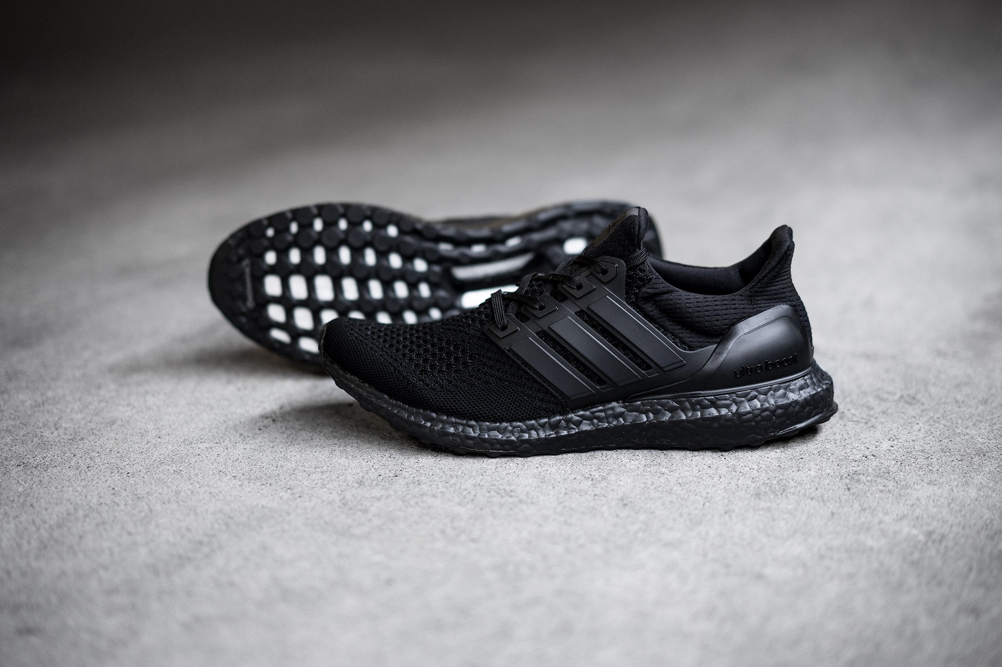 Ultra boost total clearance black