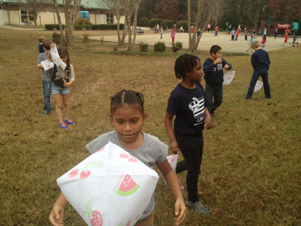 Science in action. Check out our DIY parachutes. <a href="/YMES2ndGrade/">YMES 2nd Grade</a>, @YatesMillES