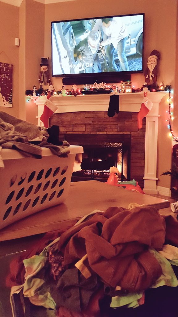 itskacifool's tweet photo. My weekly ritual. Folding a million mounds of clothes and catching up on my #LPBW! @amyroloffCF @mattroloff https://t.co/uyoxHQSN4S