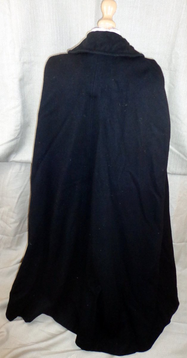 PahlaviLondon's tweet photo. Awesome True Vintage Heavy Wool Cape / Cloak #Steampunk #Goth #Costume #Vintage #Textiles #FancyDress #Vampire https://t.co/EWP4cw3FLE https://t.co/UAgxrVYxhY