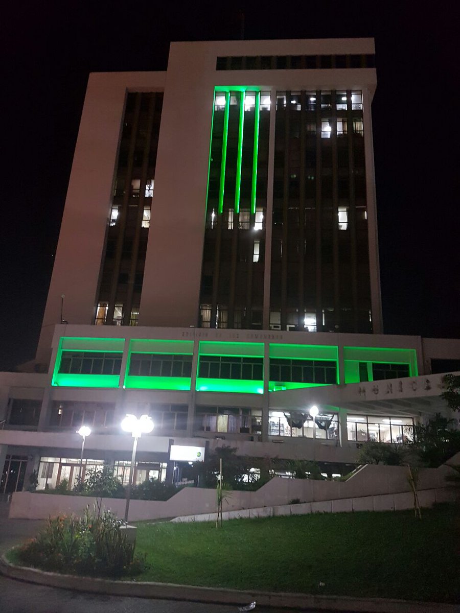 Ferreiromario1's tweet photo. Asunción se suma al homenaje que el mundo tributa a estas horas a las víctimas del vuelo de la delegación del @ChapecoenseReal #herois https://t.co/cm93KkC8zj