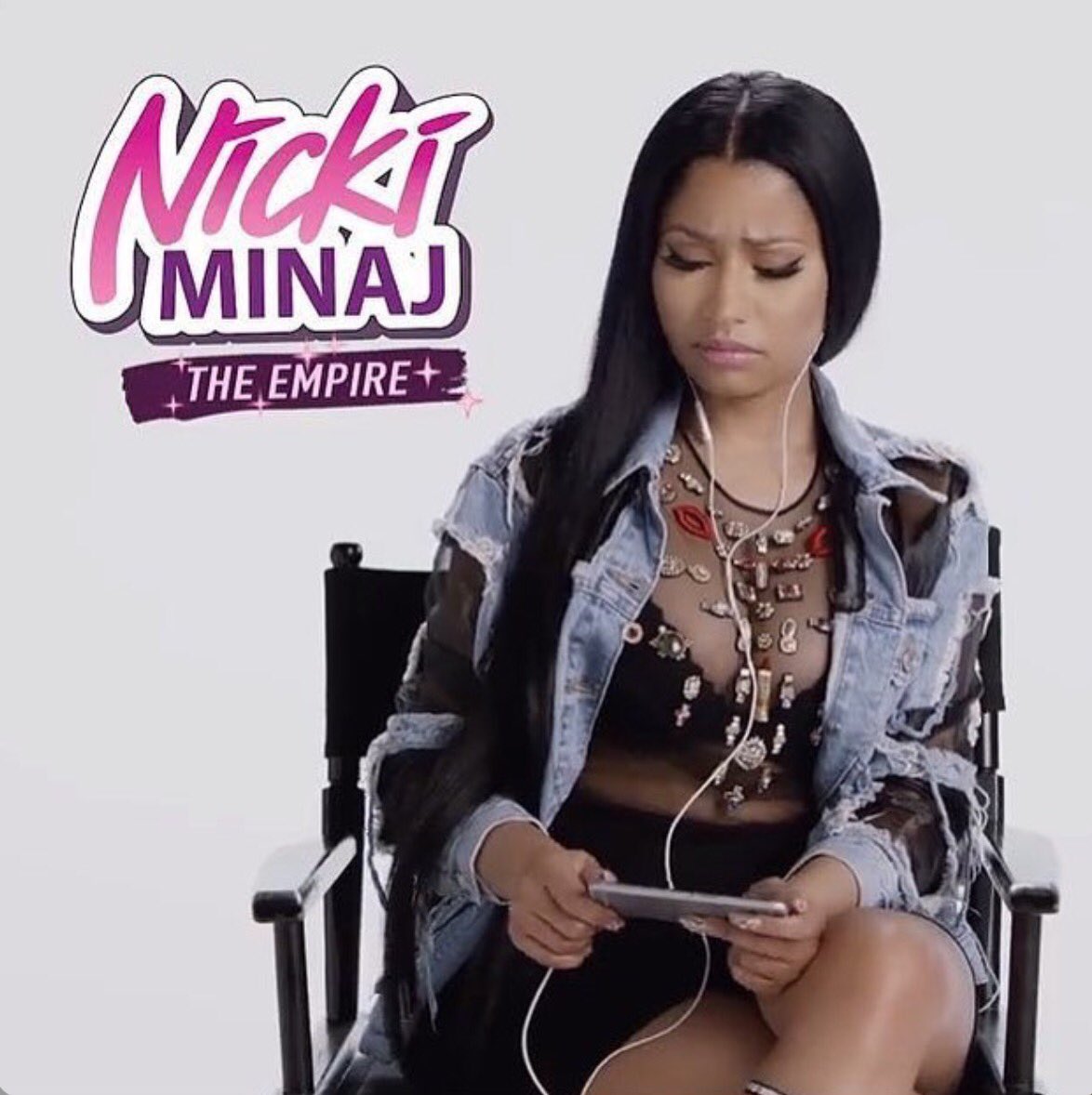 MinajUniverso's tweet photo. I can't explain how excited I am for this game, which will launch on December 8th 😩😆👑👑💕💕🎀🎀🍭🍭@NICKIMINAJ #nickiminajtheEMPIRE https://t.co/ppTwd4RLAE