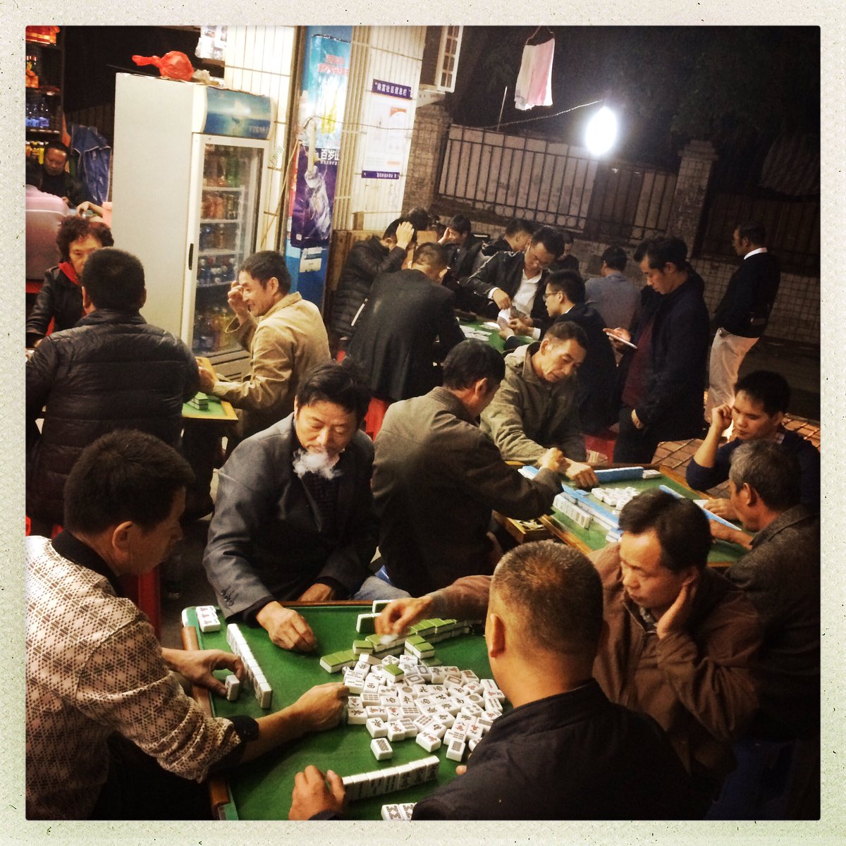 BlueOrient1's tweet photo. Here is the traditional China in modern Shenzhen, an asian Silicone Valley #mahjong #game #street #life #blueorient https://t.co/L9I4hHlA5T