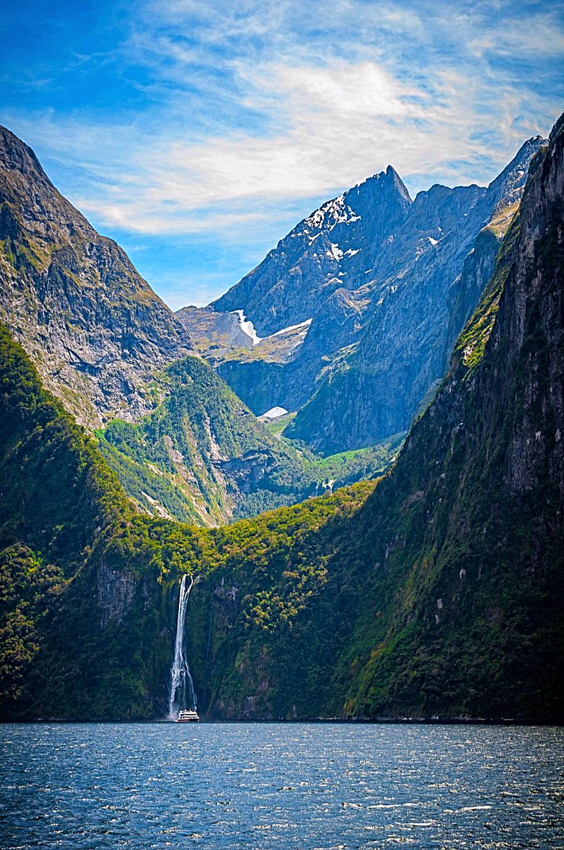 newstudyNZ's tweet photo. #NEWSTUDY #desafio aceito @newstudyUSA @newstudyCAN com #intercambio em #milfordsounds #NZ #vempraca #estudeingles Cadê @newstudyAUS :) https://t.co/rQOOfXx99b