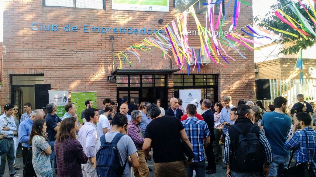 nimbux911's tweet photo. @Nimbux911 presente en la inauguración del #ClubdeEmprendedores de #VicenteLópez. Excelente iniciativa! Gracias! @emprendedoresVL @VivamosVL https://t.co/qGWWdluXRw