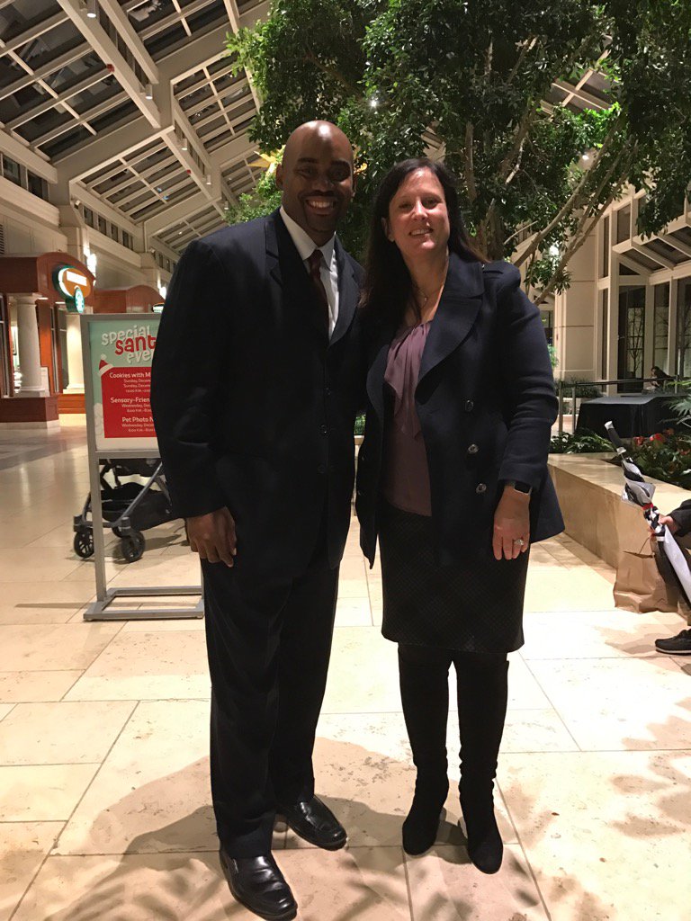 AnnConneally's tweet photo. @AnnConneally with @chrisdraft at #boston shine a light for lung cancer @mstravat @myPlanLung https://t.co/0gW9fhnWHe