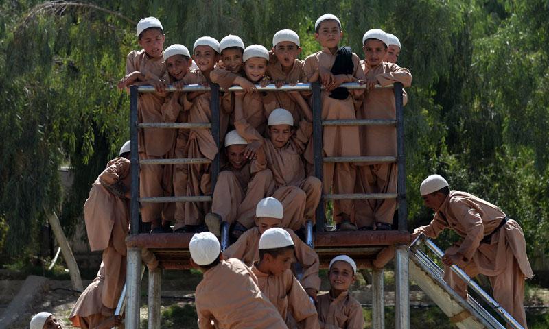 صور من مركز الشيخ زايد لرعاية الأيتام بولاية #قندهار #أفغانستان
Photos of Shaikh Zayed orphanage in #Kandahar #Afghanistan