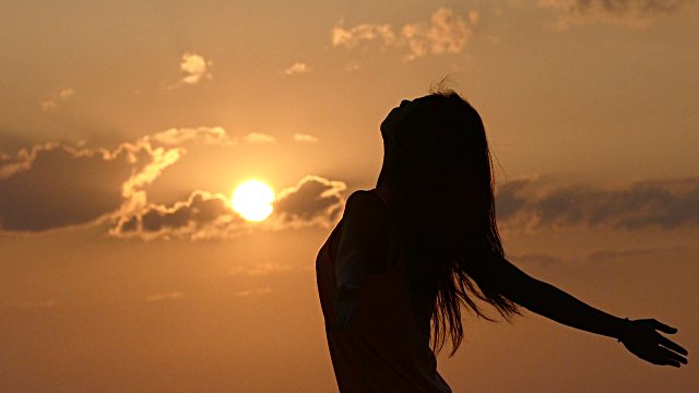 'With the new day ahead comes new strength and new thoughts.'
E. Roosevelt 
For a new day, month, season. 
#ThursdayThoughts #summer #quote