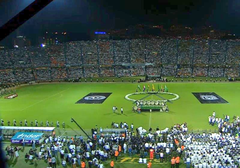 La niñez de #Colombia y #Brasil también rinden homenaje a los pasajeros que sufrieron el siniestro. ¡Un aplauso que llega hasta el cielo!