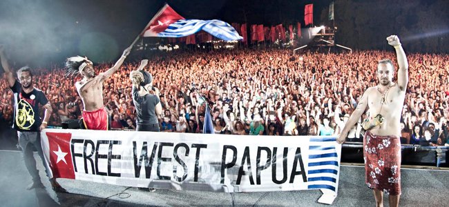 tonedeaf's tweet photo. .@bluekingbrown and @airileke implore us to fight for West Papuans - https://t.co/k7UIG587j9 https://t.co/uG0Yu9Tkjn