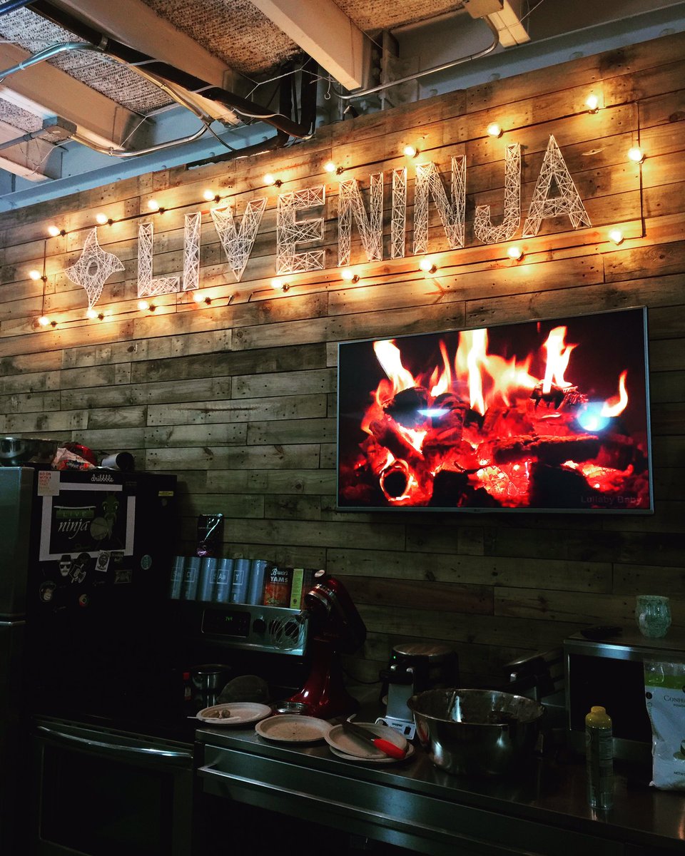 AlvaroJossue's tweet photo. Tech + networking + delicious waffles and beers = #WafflesAfterWork / #WaffleWednesday @LiveNinjaDotCom 👾🤓😋#TechMiami #Coding #WebDeveloper https://t.co/poFgW2FdND