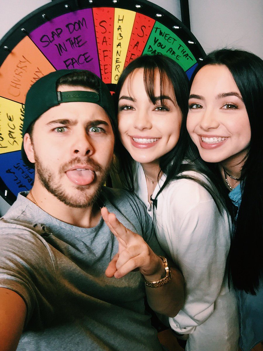 dommdeangelis's tweet photo. It's ABOUT TO BE LIT (10 minutes)
😂😈 @VanessaMerrell @veronicamerrell 

 https://t.co/tBdmrptmkj https://t.co/gg9ALeS2D1