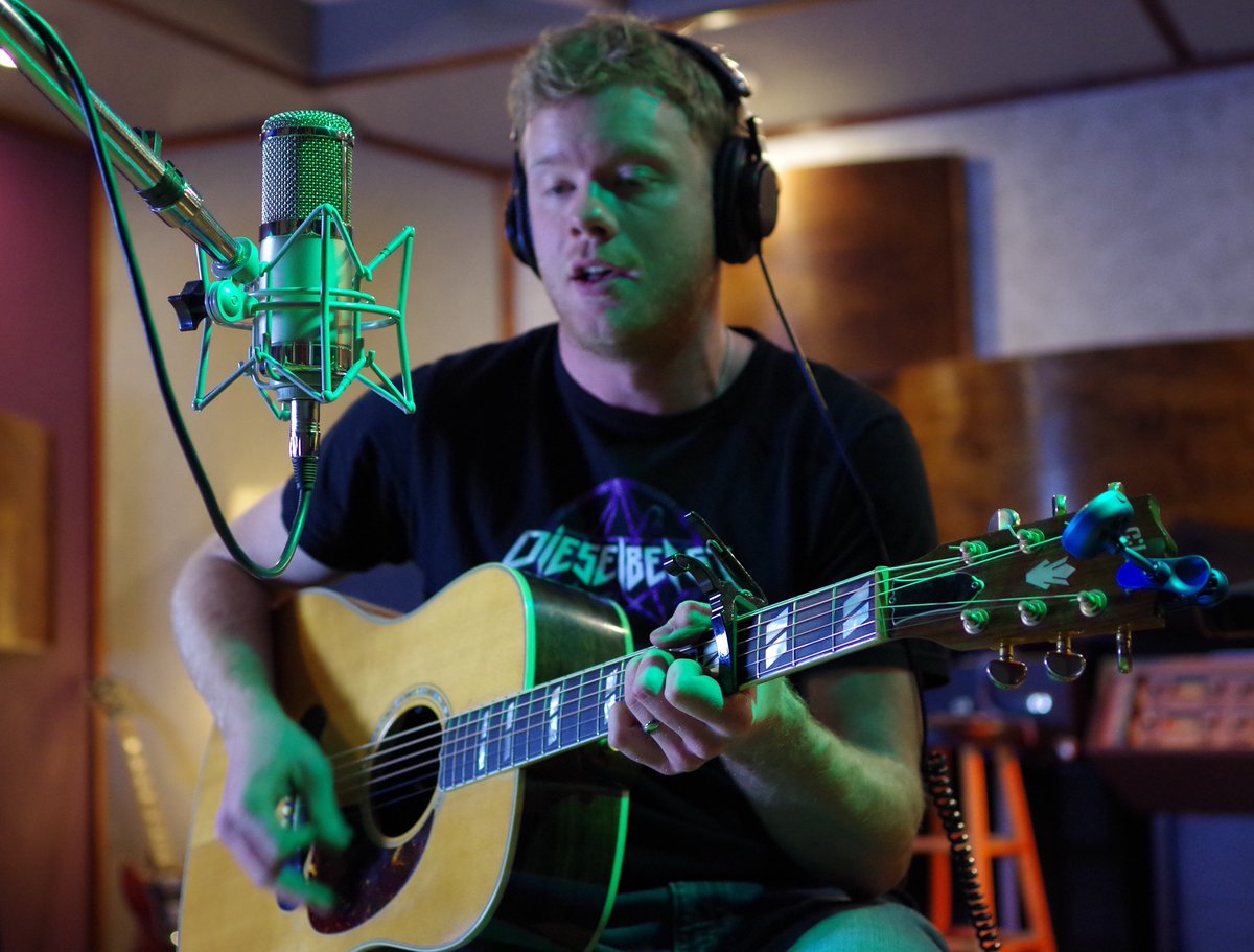 ReelTimeAudio's tweet photo. Throwback from a few months ago. #calebcoonrod wearing a @dieselbeastband shirt.
#dentoning #gibson #gibsonacoustic #recordingstudio https://t.co/zpcxfhPb7T
