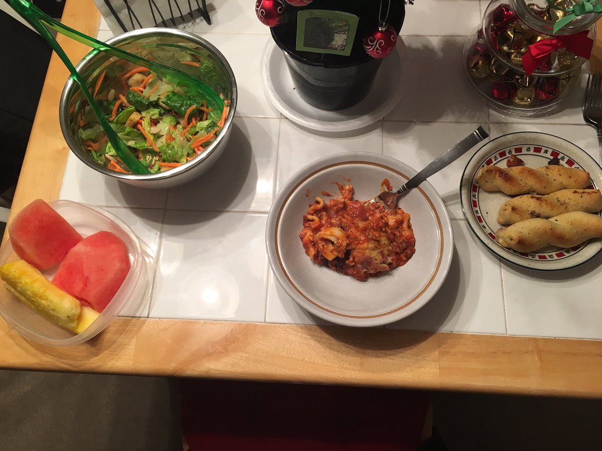 omniverbal's tweet photo. Who's hungry? #lasagna #fruit #olivegardendressingonmysalad #cheesybreadsticks https://t.co/Su1DyOHPUB