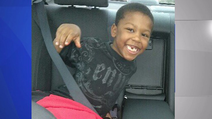 Kansas City police looking for missing 6-year-old boy Dominant Smith, last seen at 107th and Marsh on Wed. night via.fox4kc.com/w64LR