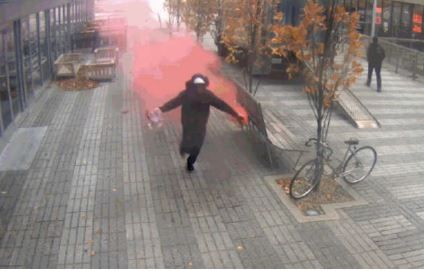 Dye pack explodes on wig-wearing bank robber - | FOX19 NOW | Scoopnest