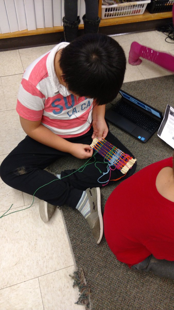 Students exploring patterns through a weaving activity today! <a href="/FldcrestFalcons/">FieldcrestFalcons</a> <a href="/SCDSB_arts/">SCDSB arts</a>